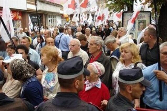 В митинге под судом участвуют 700 человек - МВД