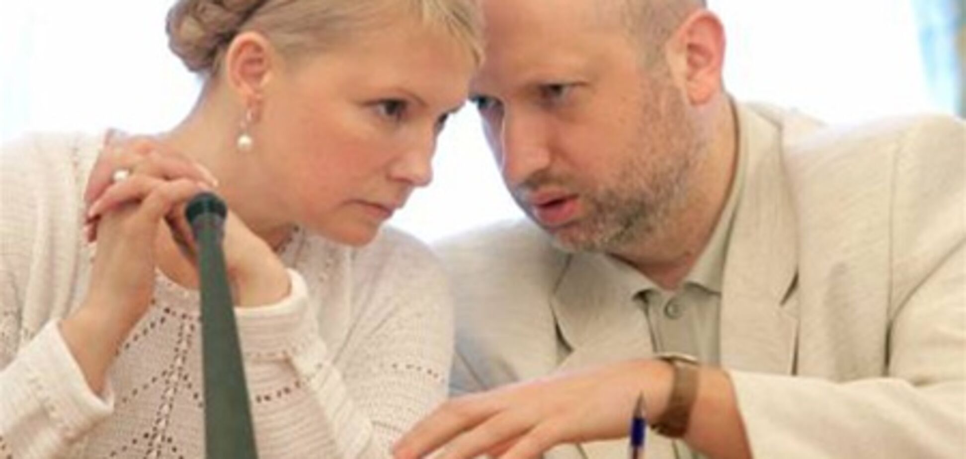 Турчинова допрашивали почти 2,5 часа