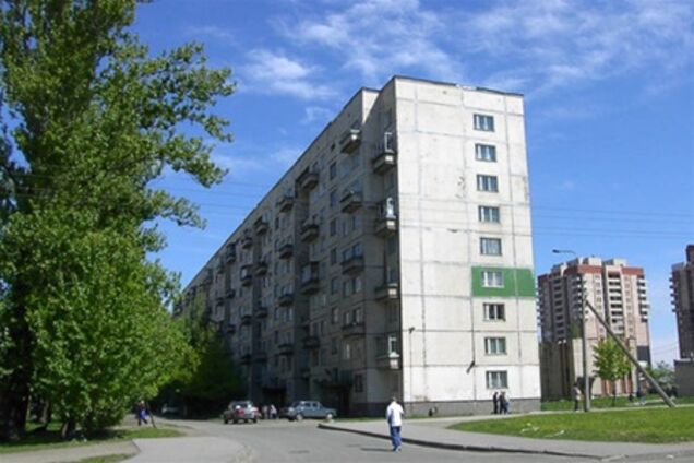 П'яна мати з донькою стрибнула з 6 поверху - дитина загинула