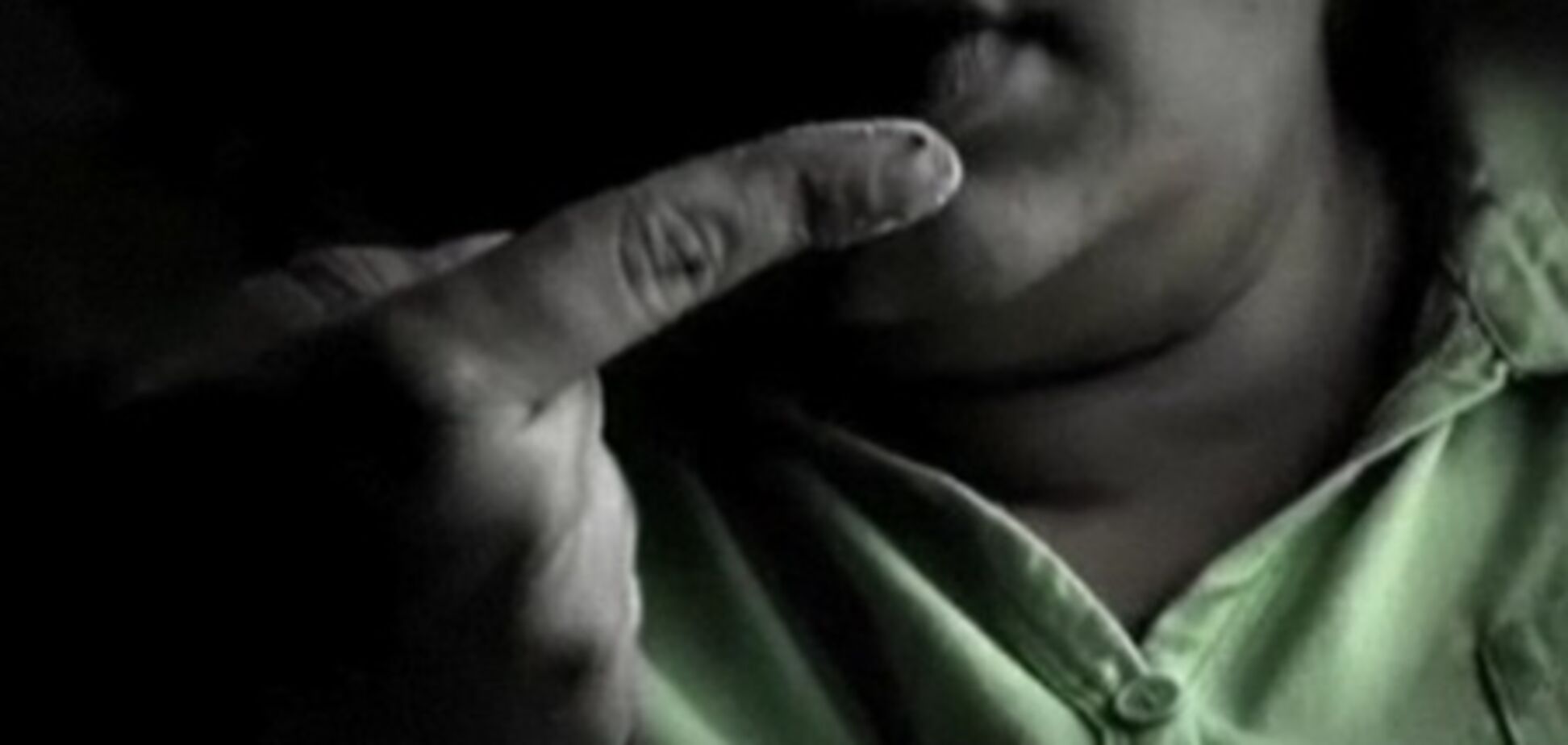 Шокирующая зависимость: женщина ест прах своего мужа