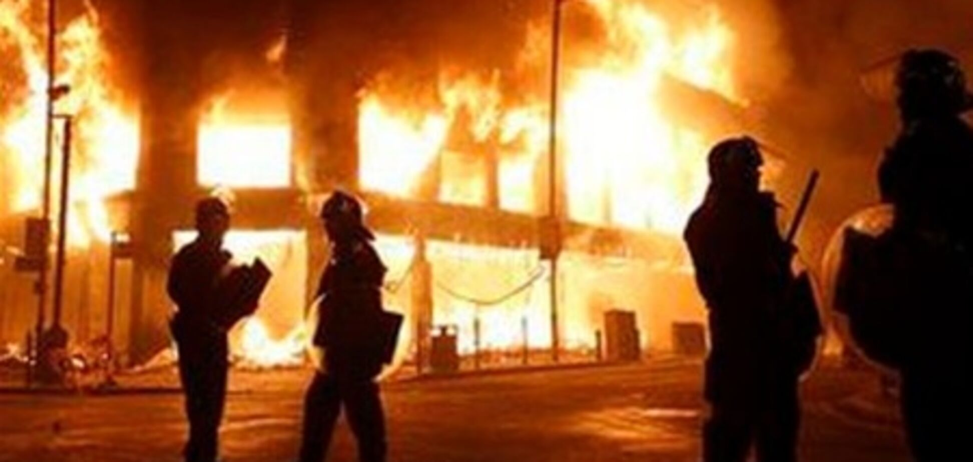 Британские власти хотят привлечь армию для подавления беспорядков