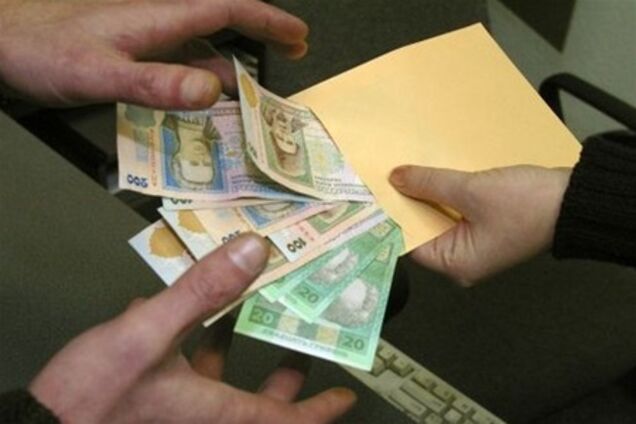 Севастопольский налоговик попался на крупной взятке