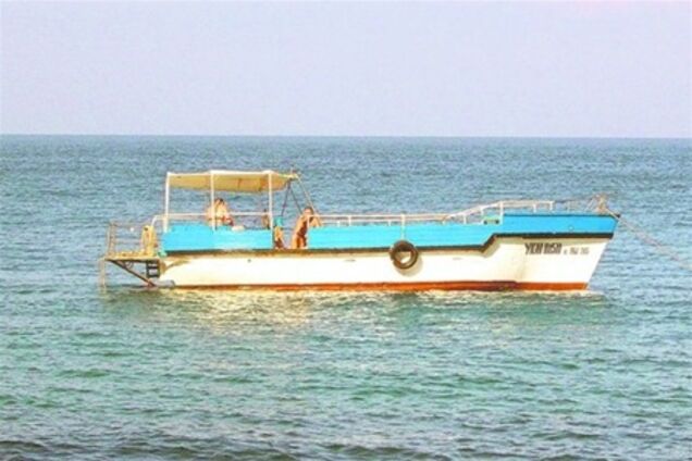 Пьяный капитан тонущей лодки не мог удержать штурвал