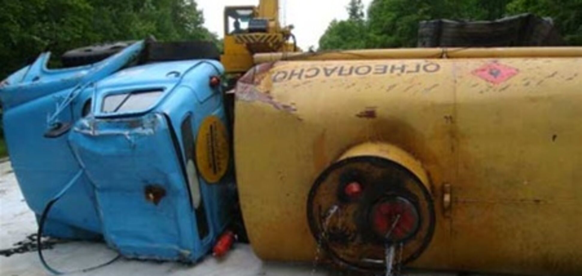 Аварія бензовозу паралізувала кримську автомагістраль