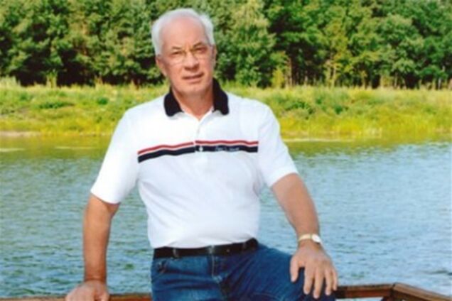 Азаров в Facebook отчитался о летнем отдыхе. Фото