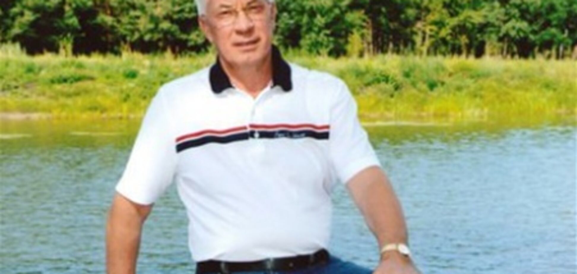 Азаров в Facebook отчитался о летнем отдыхе. Фото