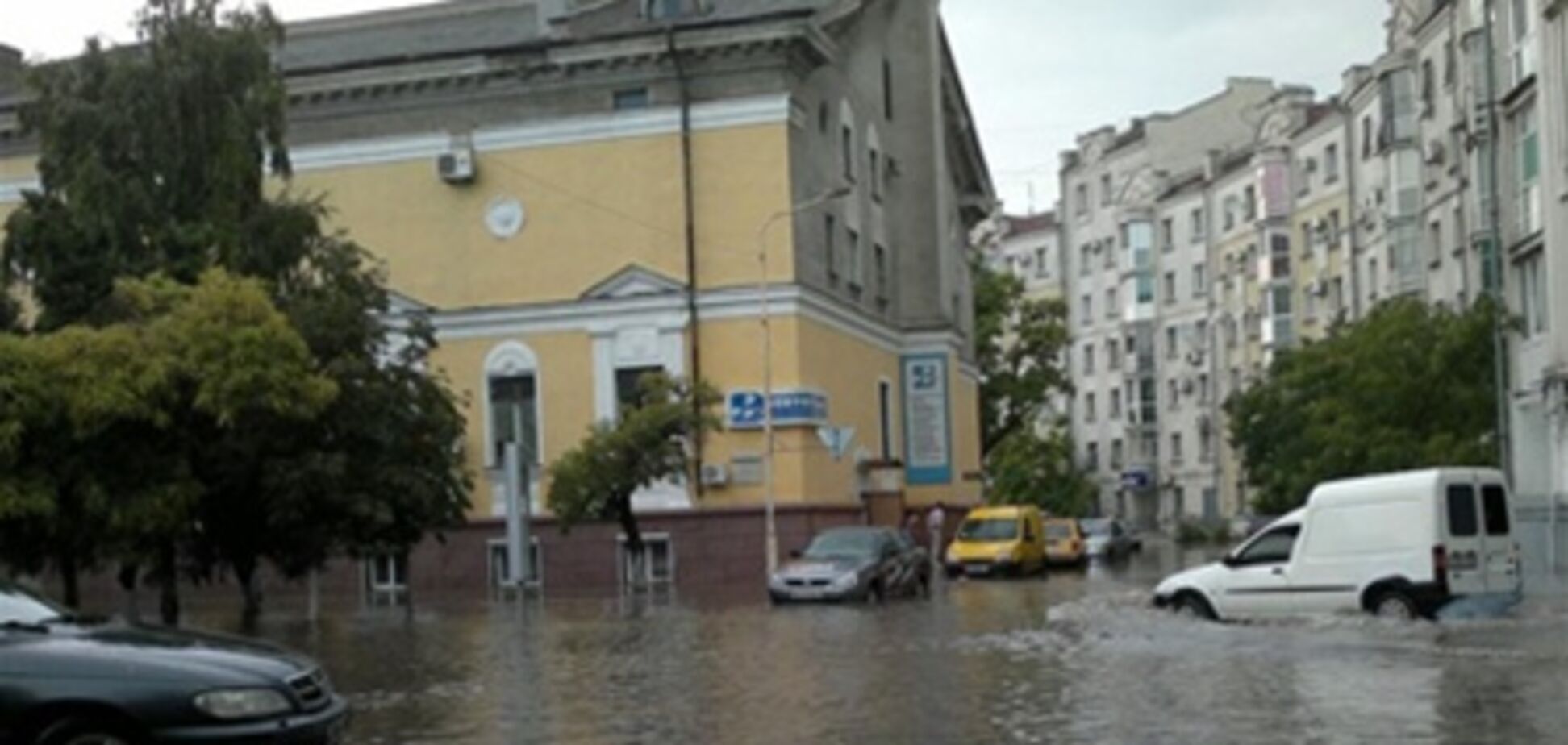 На Керчь обрушились ливни и смерч. Фото, видео
