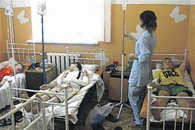 Отравление в Крыму: детей держали в будках и поили водой для полива