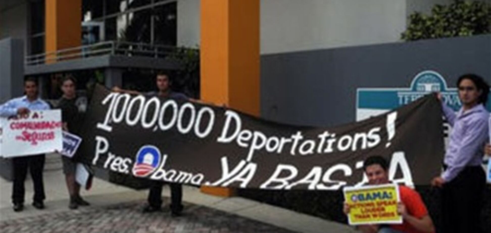 Обама приостанавливает массовые депортации нелегалов