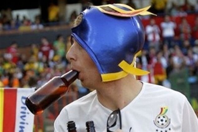 Во время Евро-2012 на стадионах запретят пить пиво и курить