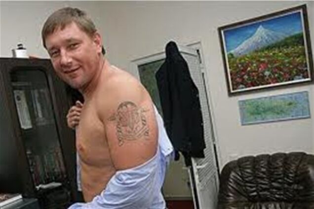 Стогній: або хрест зняти, або труси вдягнути