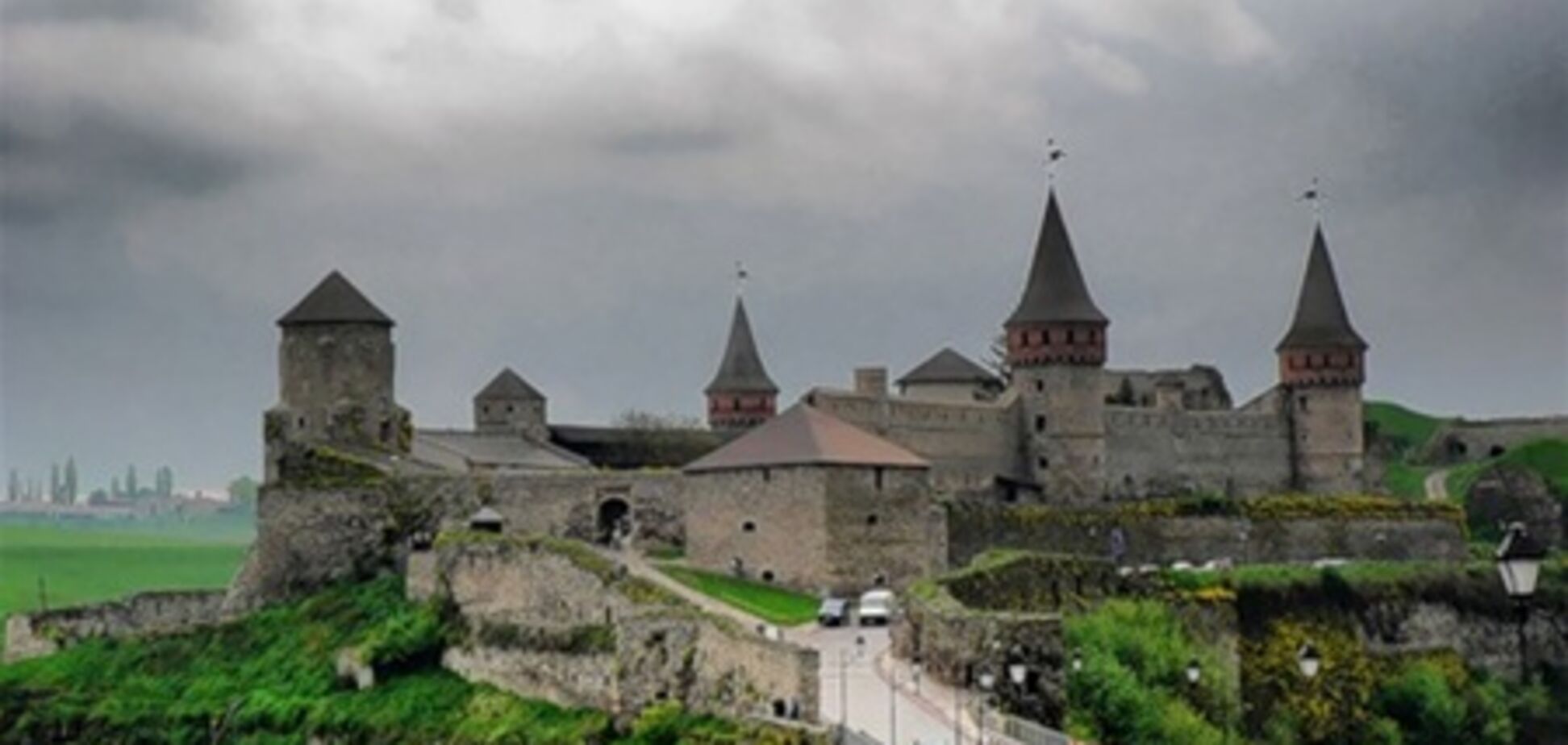 Стихия разрушила башню заповедника 'Старая крепость' в Каменец-Подольском