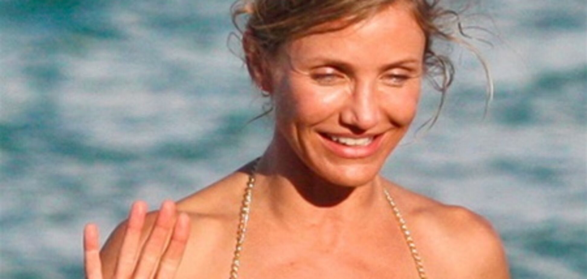 Не очень сексуальное тело Кэмерон Диаз в желтом бикини