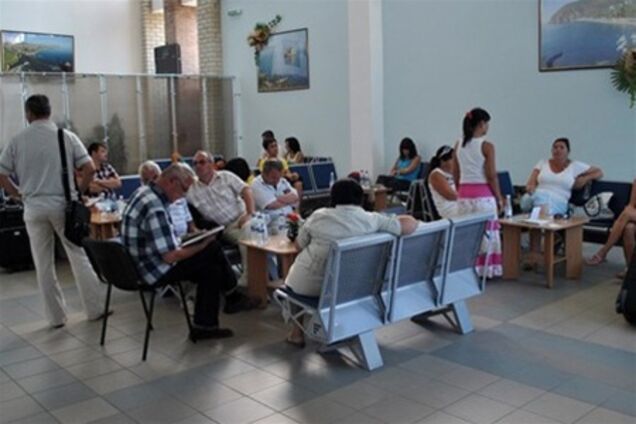 Застрявших в Крыму россиян откачивают и кормят за $2