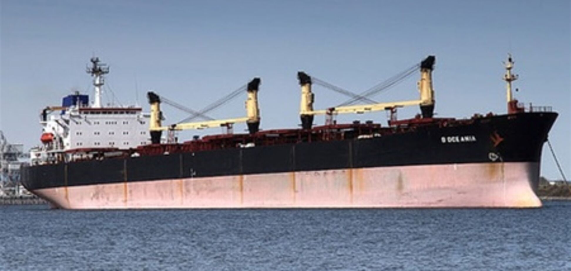 Біля берегів Сінгапуру затонуло судно з українськими моряками