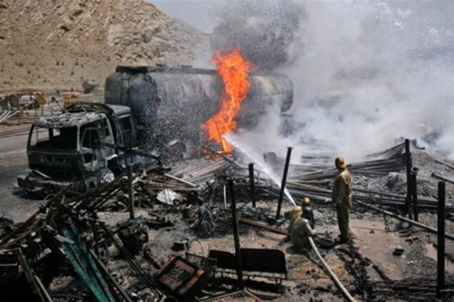 В Пакистане сожжены пять бензовозов, доставлявших топливо НАТО