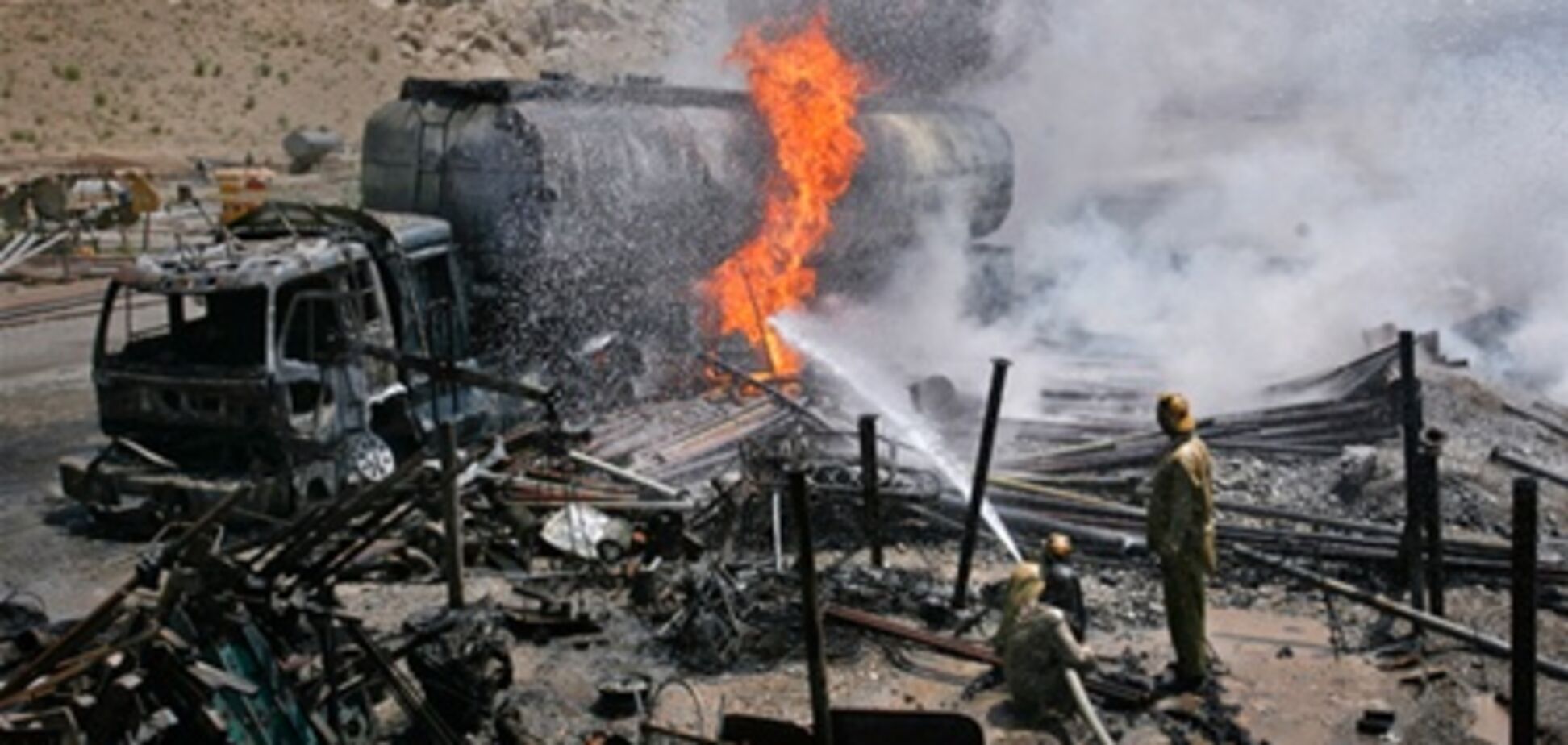 В Пакистане сожжены пять бензовозов, доставлявших топливо НАТО