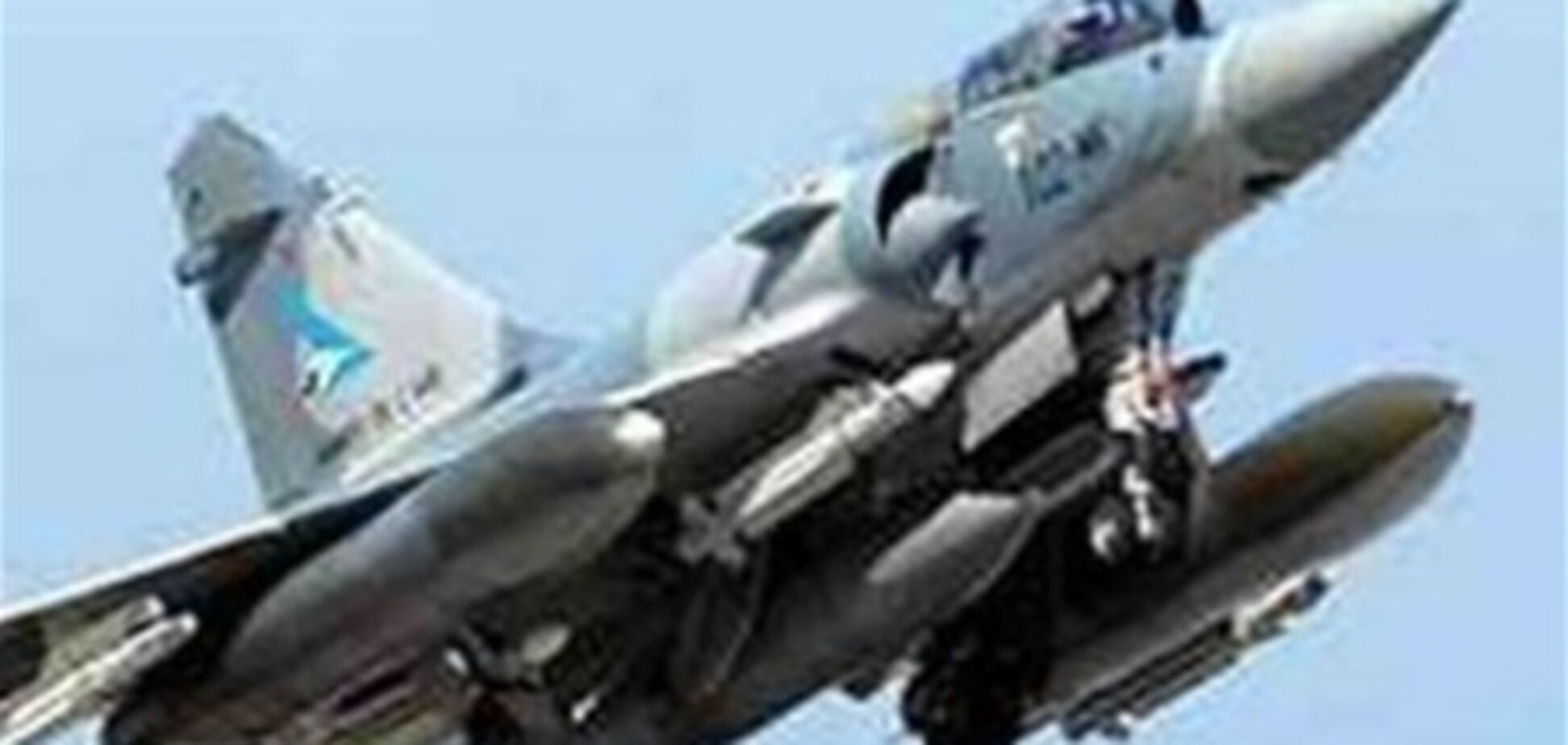 НАТО бомбит резиденцию Каддафи