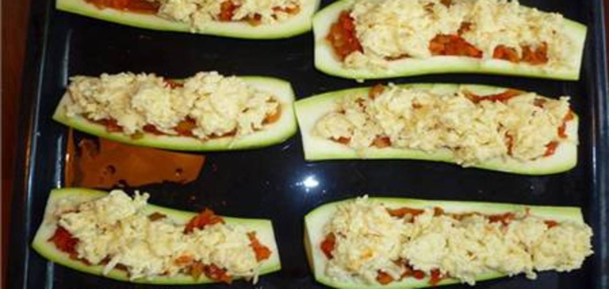 Кабачки, фаршированные сыром