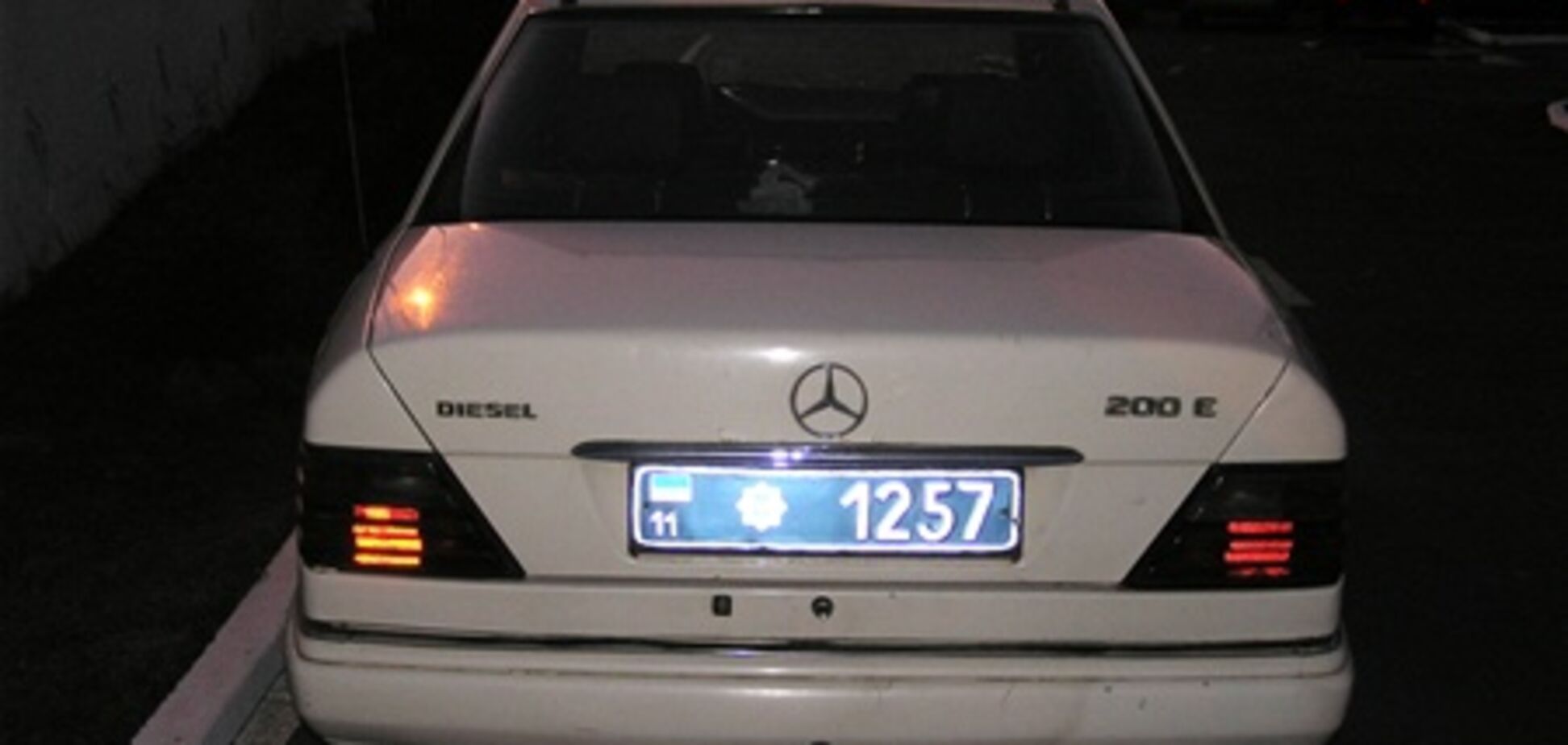 Задержан обычный водитель, который разъезжал на Mercedes с номерами ГАИ