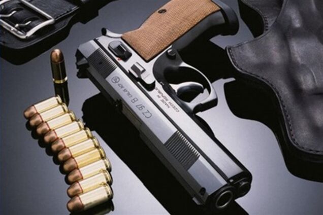 В Кривом Роге у бизнесмена изъяли ТТ с двумя магазинами, 'Court' и кучу патронов