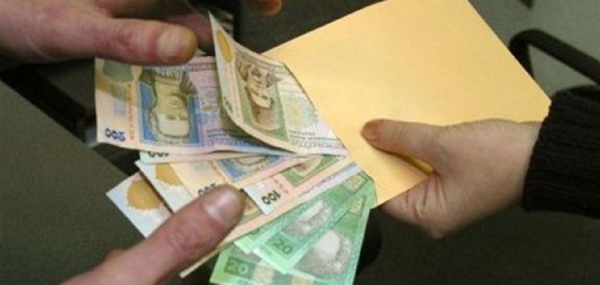 Почти 5 миллионов украинцев получают 'черную' зарплату