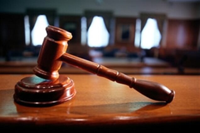 Держчиновника хочуть засудити за відмову говорити українською