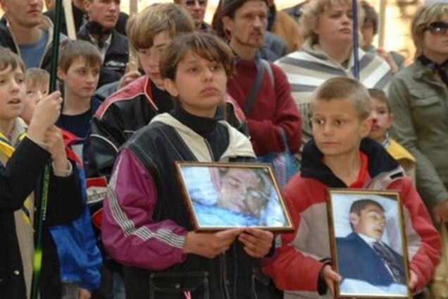 Маріуполь. Колишні наркомани вимагають прикрити торгівлю наркотиками. Відео