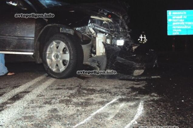 Пьяный водитель Skoda протаранил Dacia, из-за чего погибли двое человек, лег на траву и запел