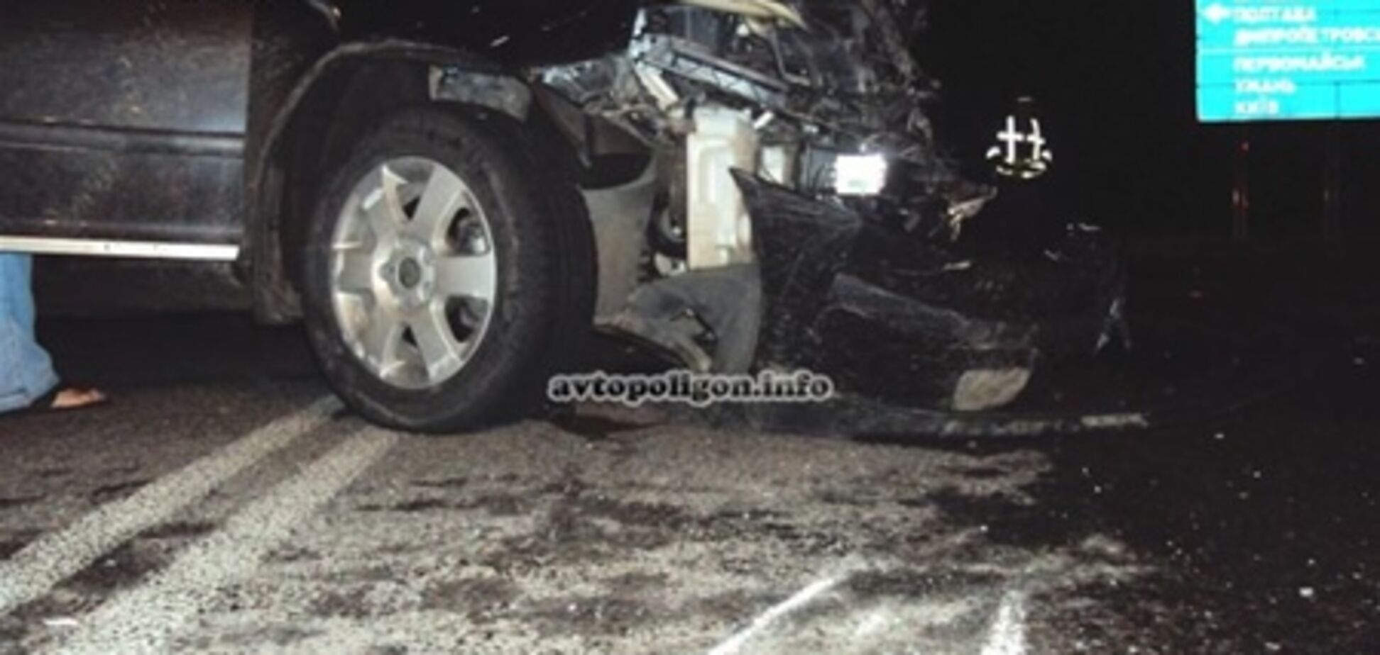 Пьяный водитель Skoda протаранил Dacia, из-за чего погибли двое человек, лег на траву и запел
