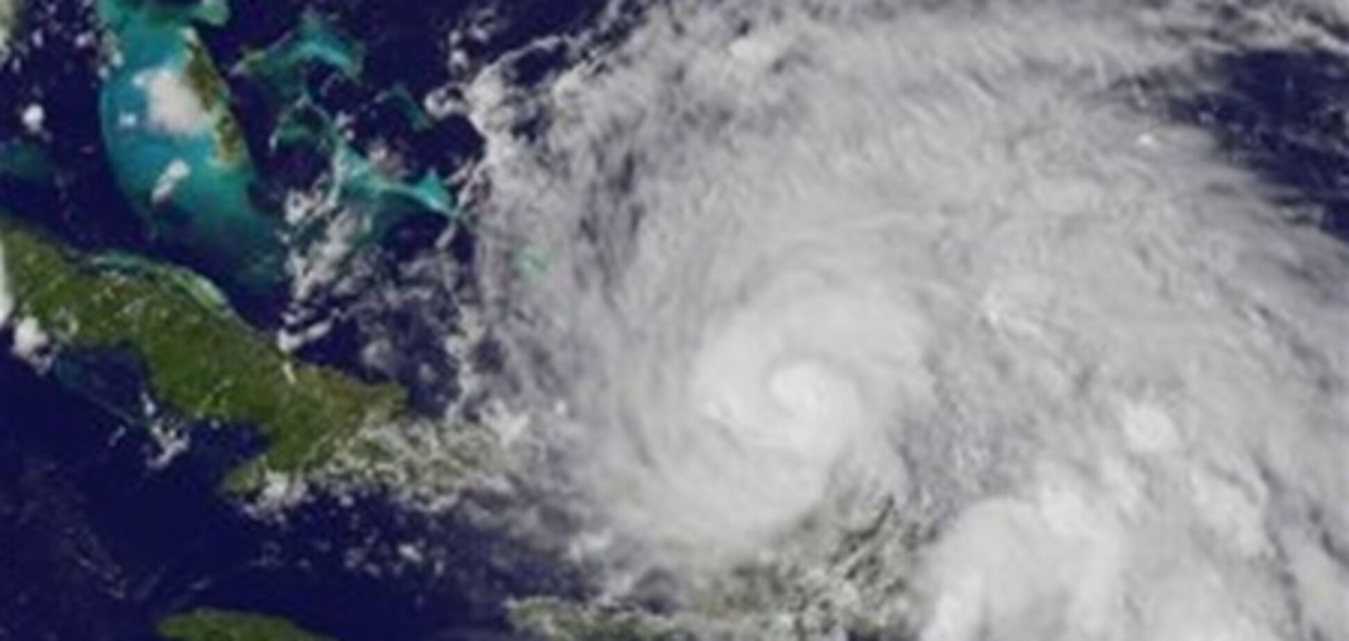 США массово отменяет авиарейсы из-за урагана