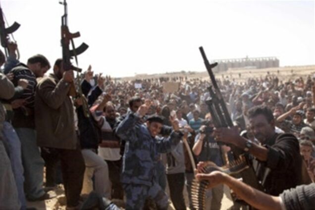 Reuters: повстанцы не собираются вести переговоры с Каддафи, пока он не сдастся