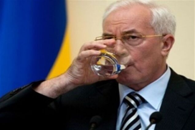 Азаров советует попрощаться с дешевой водкой