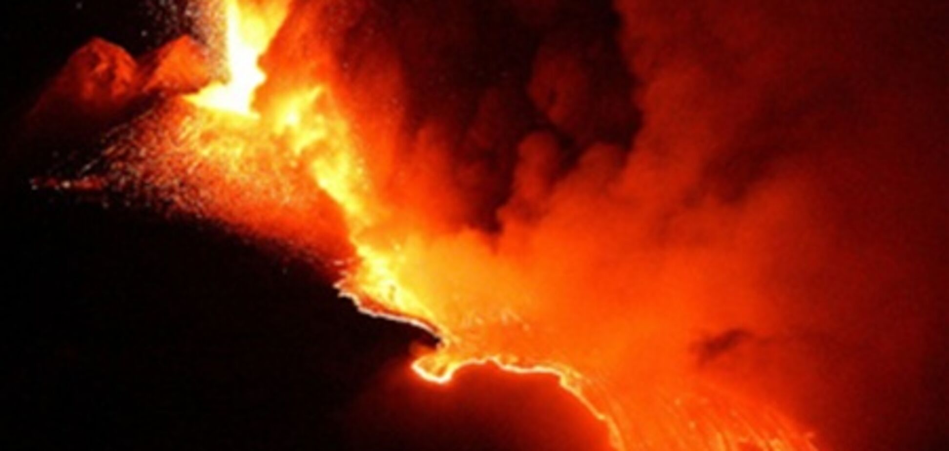 Вулкан Етна почав викидати фонтани лави