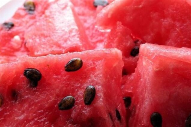 В арбузах и дынях, которые продают в Киеве, нет нитратов - СЭС