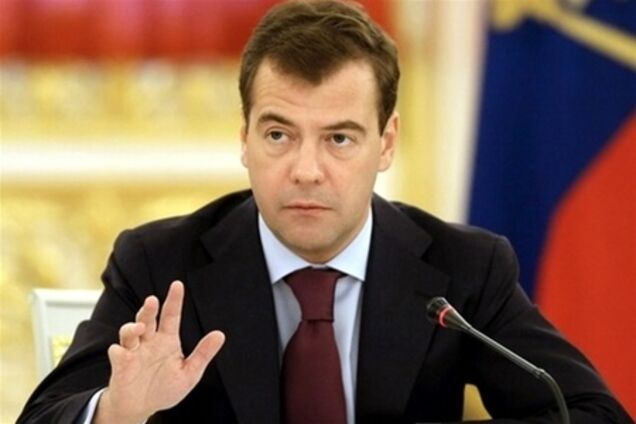 Медведєв: правильно говорити 'на' Україні
