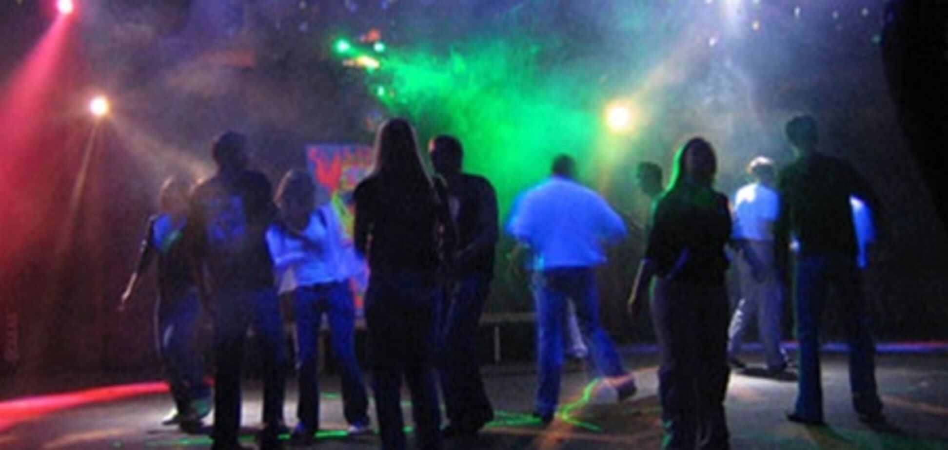 Чи не виїхали на відпочинок діти сидять в нічних клубах, п'ють і грабують