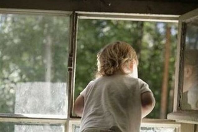 В Україні діти все частіше розбиваються через москітних сіток