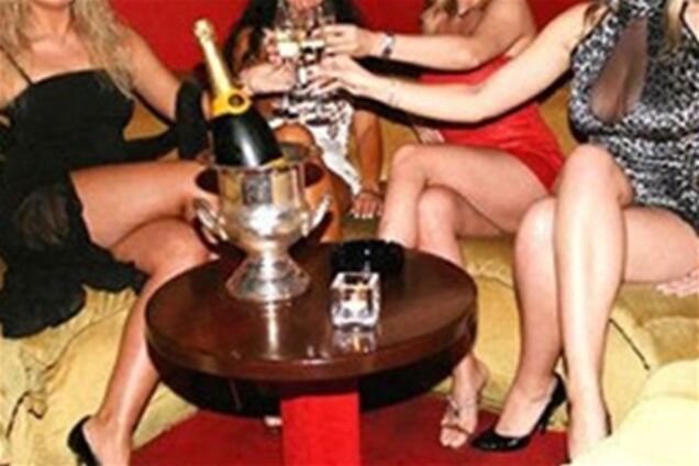 В Киеве школьник заказал домой проститутку и убил ножом