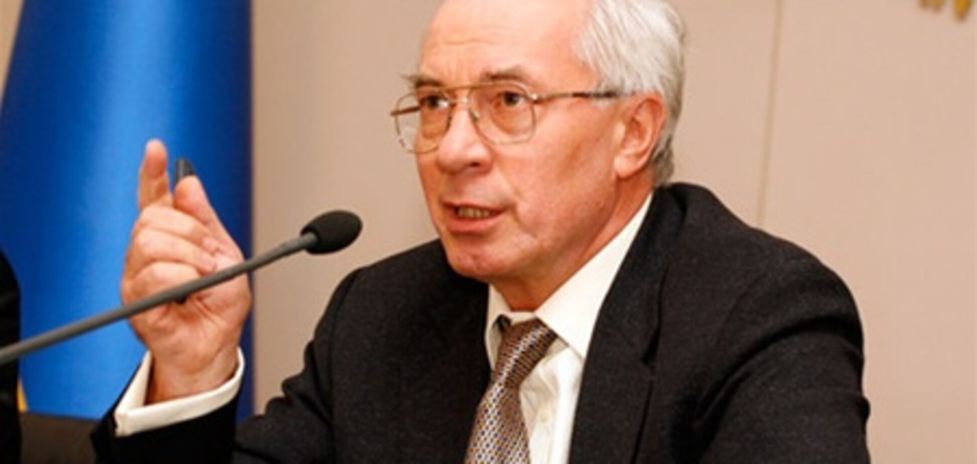 Азаров: активізація власного виробництва захистить Україну від світових криз