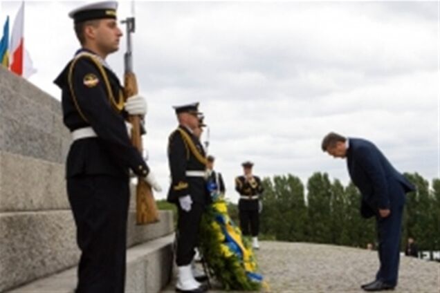 Посадили 65-летнюю пенсионерку - испортила 'венок Януковича'