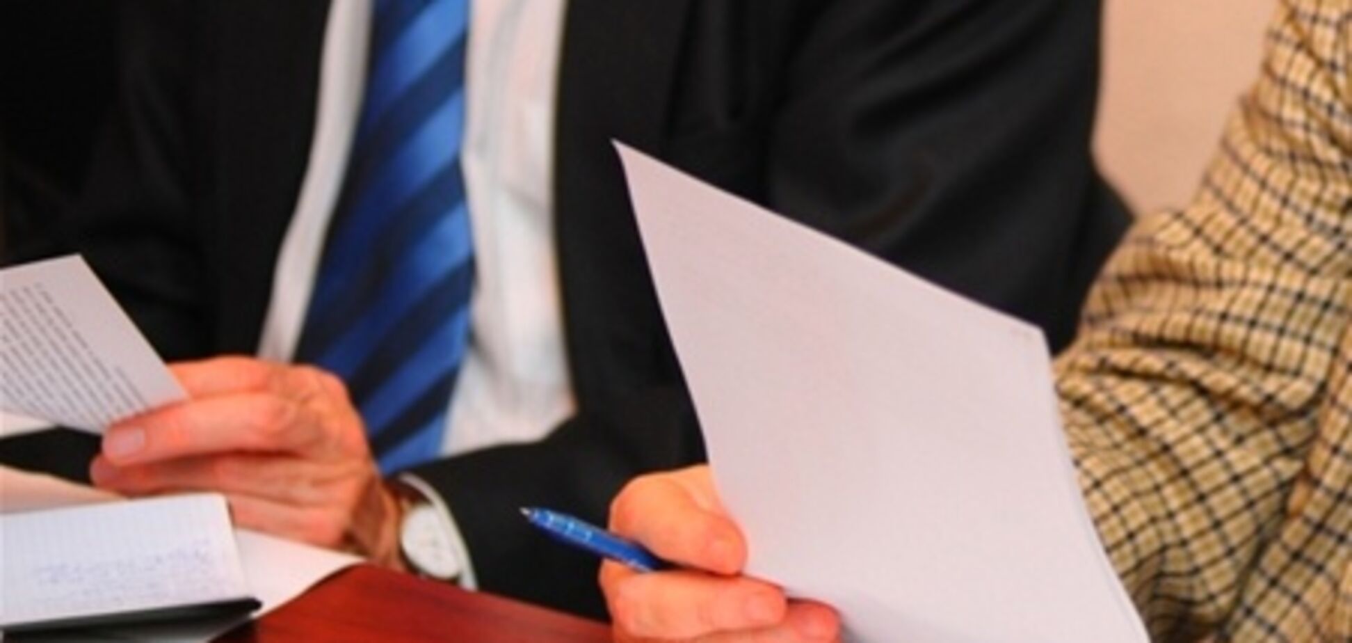 Чиновників за відмову видати дозвіл притягнуть до відповідальності