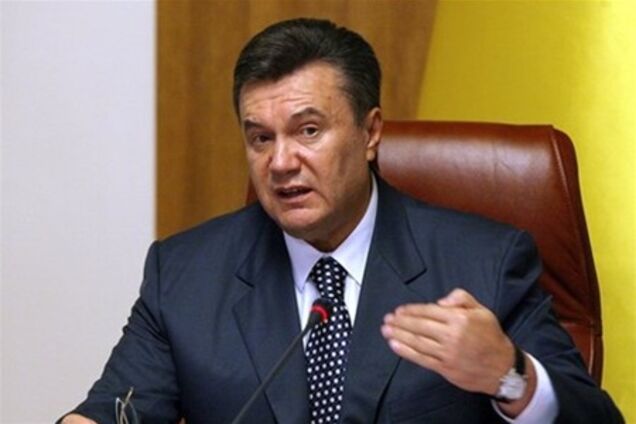 Янукович повертається з Польщі