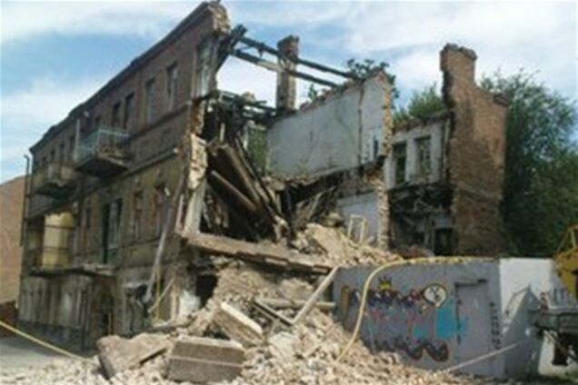 В центре Днепропетровска рухнул трехэтажный дом. Фото