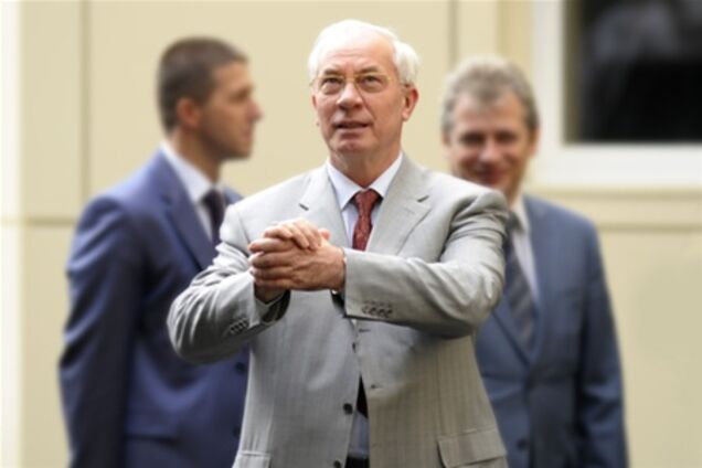 Азаров попросил работодателей дать родителям школьников выходной 1 сентября