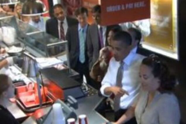 Обама отпраздновал 50-летие в закусочной. Фото