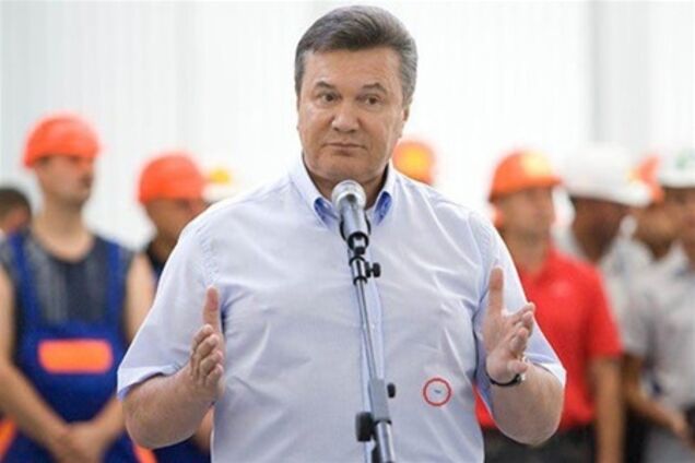 Янукович піддався модної тенденції 'іменних сорочок'