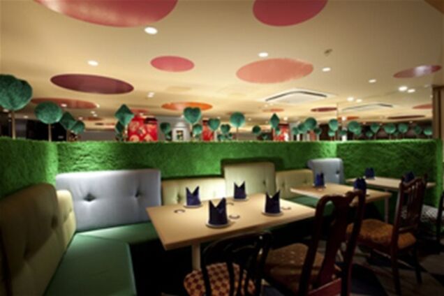 «Алиса в стране чудес» – ресторан в Токио