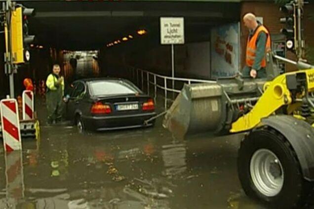 Центральную Европу залило: дома затоплены, транспорт парализован. Видео