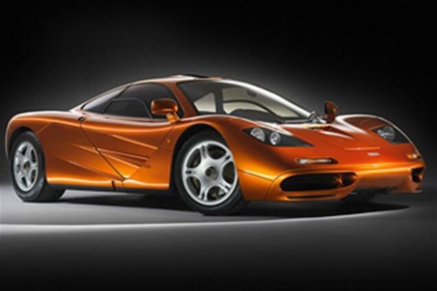 Мистер Бин управляя McLaren F1 врезался в дерево и столб. ФОТО